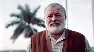 ESCRITOR ERNEST HEMINGWAY